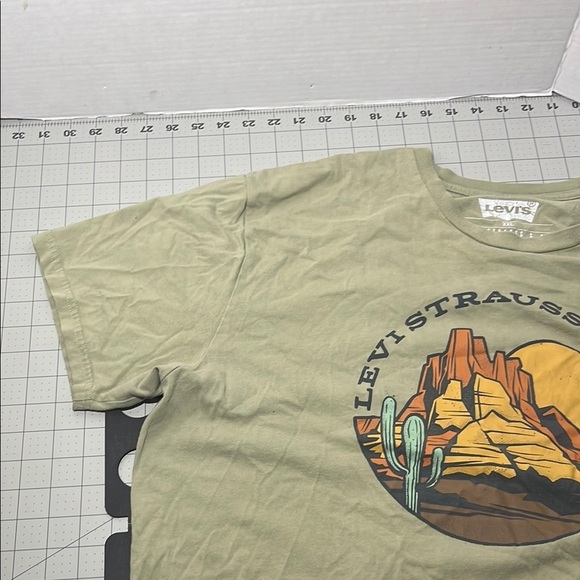Levi's Gray Graphic Tee with Orange and Brown Design - Picture 5 of 10
